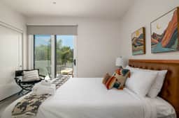 3BR with Hot Tub, Sunset Deck, AC, Luxury Dining