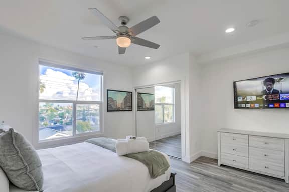 Park Blvd 304 | Contemporary | Brand New | Cozy
