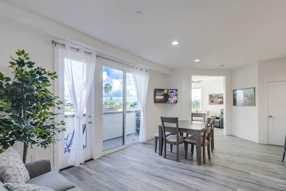 Park Blvd 304 | Contemporary | Brand New | Cozy