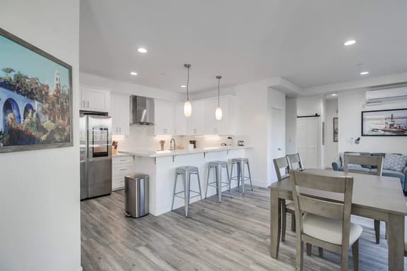 Park Blvd 304 | Contemporary | Brand New | Cozy