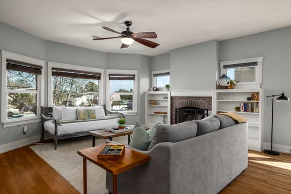 South Park Charmer | Close to Zoo | Backyard Oasis